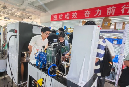 University Students Visit MicroNewton for Energy Storage Learning and Technical Exchange